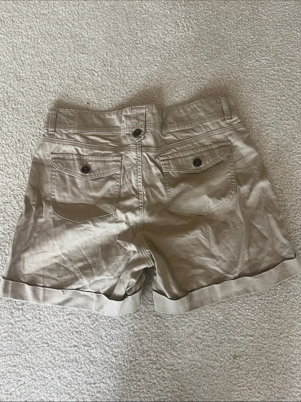 Lee Women’s Lower on The Waist Cuffed Khaki Shorts